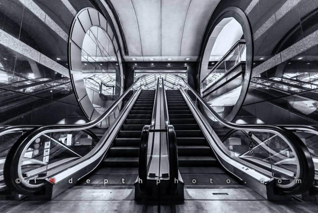 Escalators with circular mirrors
